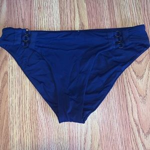 blue roxy bikini bottoms goes with bikini top in other post but different brand)